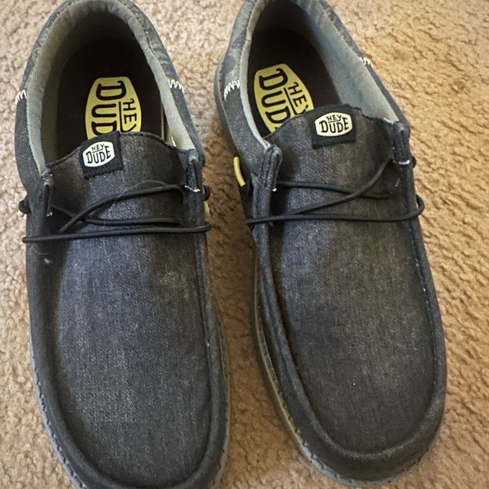 Hey dude men’s 9 (accidentally got men’s not women’s never worn, no box